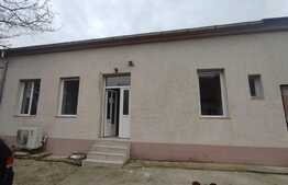 Oportunitate! Casa recent renovata, 82 mp utili, curte comuna, Central