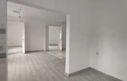 Oportunitate! Casa recent renovata, 82 mp utili, curte comuna, Central