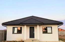 Casa nou construita de 150 mp, teren 500 mp în Santandrei