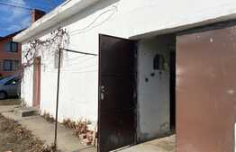 Clădire de 173 mp, teren de 459 mp, cartierul Nufărul