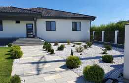 Oportunitate! Casă de 4 dormitoare pe un nivel la 8 minute de oraș 