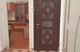 Apartament de 3 camere, 56 mp, etaj intermediar, zona Decebal