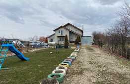 Casa de 286 mp, 882 mp teren, in Nojorid