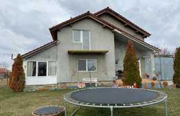 Casa de 286 mp, 882 mp teren, in Nojorid