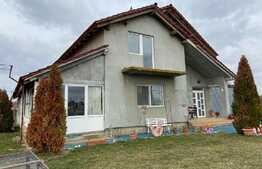 Casa de 286 mp, 882 mp teren, in Nojorid