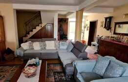 Casa de 231 mp, pe I.C. Bratianu, curte de 40mp