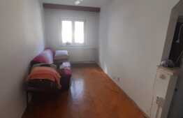 Apartament de 3 camere, decomandat, etaj intermediar, zona Decebal