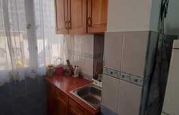 Apartament de 3 camere, decomandat, etaj intermediar, zona Decebal
