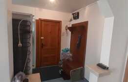 Apartament de 3 camere, decomandat, etaj intermediar, zona Decebal