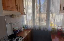 Apartament de 3 camere, decomandat, etaj intermediar, zona Decebal