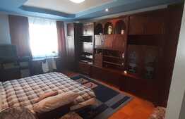 Apartament de 3 camere, decomandat, etaj intermediar, zona Decebal