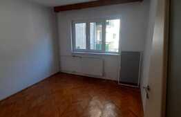 Apartament de 3 camere, decomandat, etaj intermediar, zona Decebal