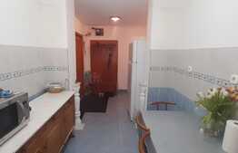 Apartament de 3 camere, decomandat, etaj intermediar, zona Decebal