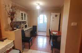 Apartament de 2 camere, decomandat, etaj intermediar, zona Nufarul