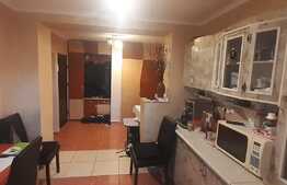Apartament de 2 camere, decomandat, etaj intermediar, zona Nufarul