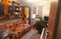 Apartament de 3 camere, semidecomandat, etaj intermediar, cartier Nufarul