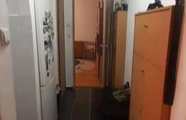 Apartament de 3 camere, semidecomandat, etaj intermediar, cartier Nufarul