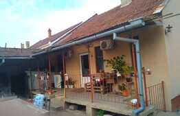 Casa cu 4 camere pe un teren de 733 mp, zona centrala