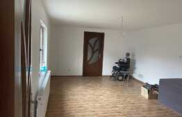 Casa cu 4 camere pe un teren de 733 mp, zona centrala