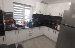 Apartament de 4 camere, decomandat, dubla orientare, zona Rogerius