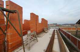 Casa la rosu de 150 mp utili, 700 mp teren, Grigorescu 