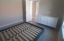 Apartament de 3 camere la casa, semidecomandat, zona Centrala