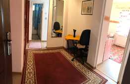 Apartament de 54 mp, etaj intermediar, decomandat, zona Velenta!