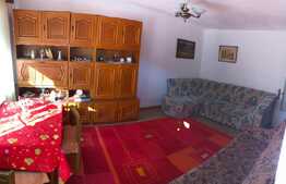 Apartament de 54 mp, etaj intermediar, decomandat, zona Velenta!