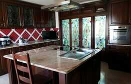 Casă de lux cu panoramă deasupra orașului