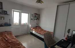 Apartament de 3 camere, decomandat, etaj intermediar, zona Decebal