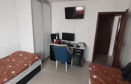 Apartament de 3 camere, decomandat, etaj intermediar, zona Decebal