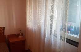Apartament de trei camere, 46 mp, etaj 1, zona Aleea Calinului