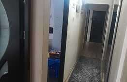 Apartament de 3 camere, decomandat, zona Decebal