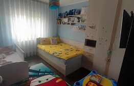 Apartament de 3 camere, decomandat, zona Decebal