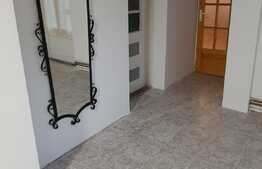 Apartament de 3 camere la casă, decomandat, 90 mp utili, zonă centrală 