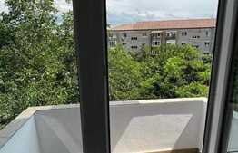 Apartament tip Q, 3 camere, decomandat, dubla orientare in zona Nufarul!