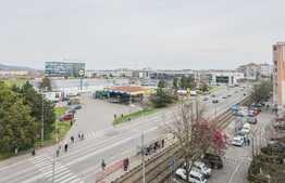 Apartament de 4 camere, spațios și confortabil, priveliște superbă, in Nufarul!