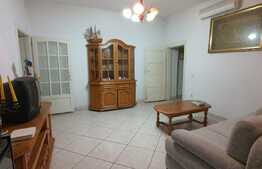 Casă de 3 camere, 105 mp, 245 mp teren, zona Centrala