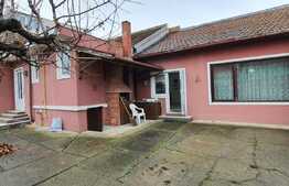 Casă de 3 camere, 105 mp, 245 mp teren, zona Centrala