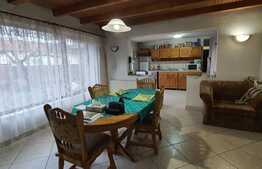 Casă de 3 camere, 105 mp, 245 mp teren, zona Centrala