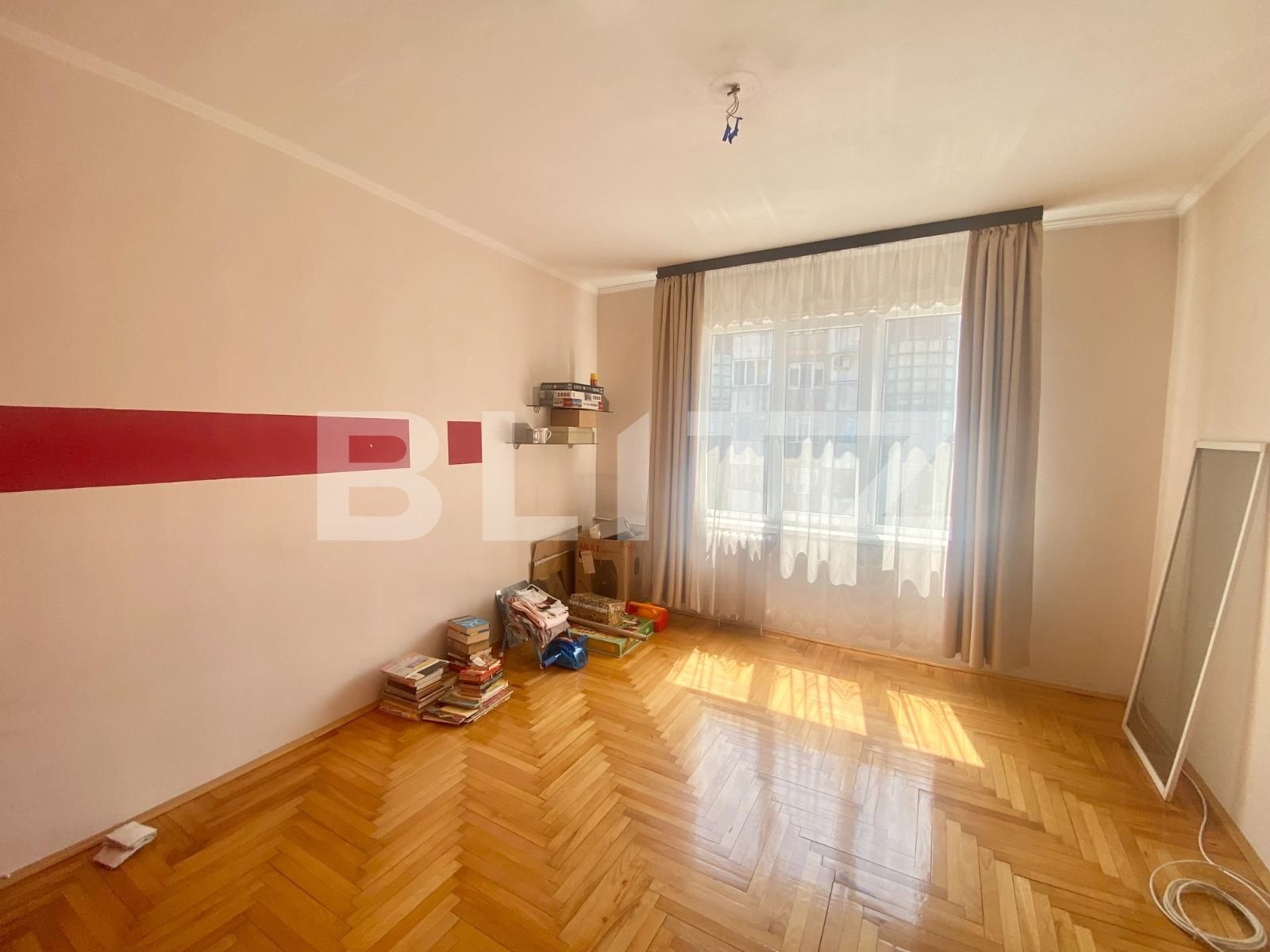 Apartament de 3 camere, 76 mp, etaj intermediar, zona Dragos Voda