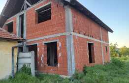 Casa la rosu de 4 camere, 180 mp, teren, in Sântandrei