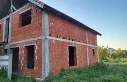 Casa la rosu de 4 camere, 180 mp, teren, in Sântandrei