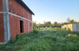 Casa la rosu de 4 camere, 180 mp, teren, in Sântandrei