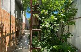 Casa cu 3 camere pe un teren generos de 734mp zona Dealuri