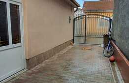 Casă de 3 camere, 90 mp, parcare, în Nufărul