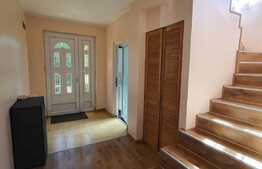 Casă de 4 camere, 132 mp, teren 599 mp, garaj, în Băile 1 Mai