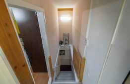 Apartament de 2 camere, 60 mp, situat la mansarda, zona centrala