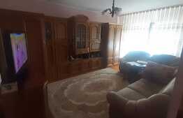 Apartament de 3 camere, decomandat, Cartier Nufărul