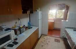 Apartament de 3 camere, decomandat, Cartier Nufărul